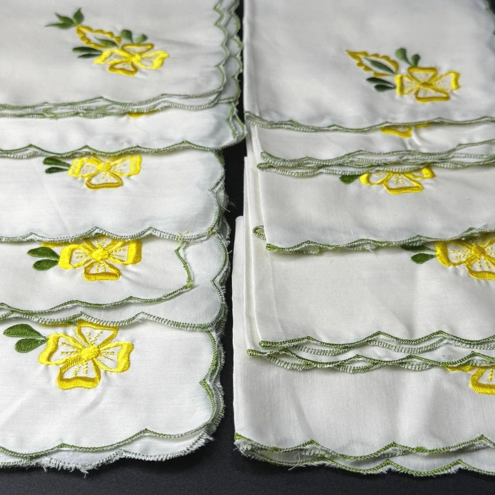 Vintage 10 Embroidered Cocktail Luncheon Napkins 10 Cottagecore Floral Scalloped